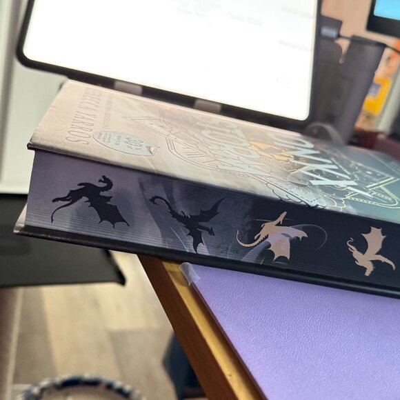 Onyx Storm by Rebecca Yarros - Deluxe Edition - Picture 2 of 2